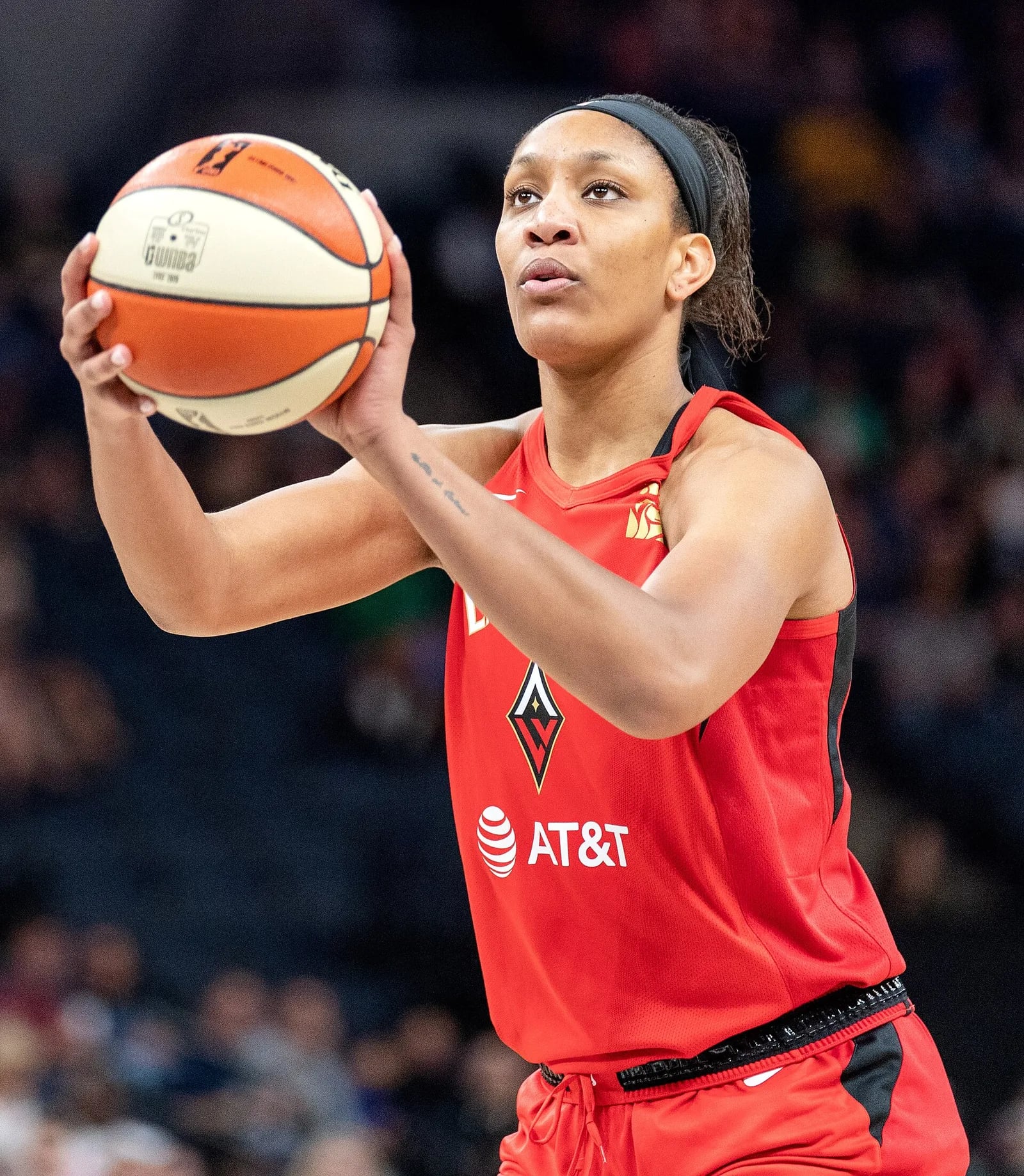 A'ja Wilson da 36 punti, le Las Vegas Aces eliminano i Fever e volano in semifinale WNBA