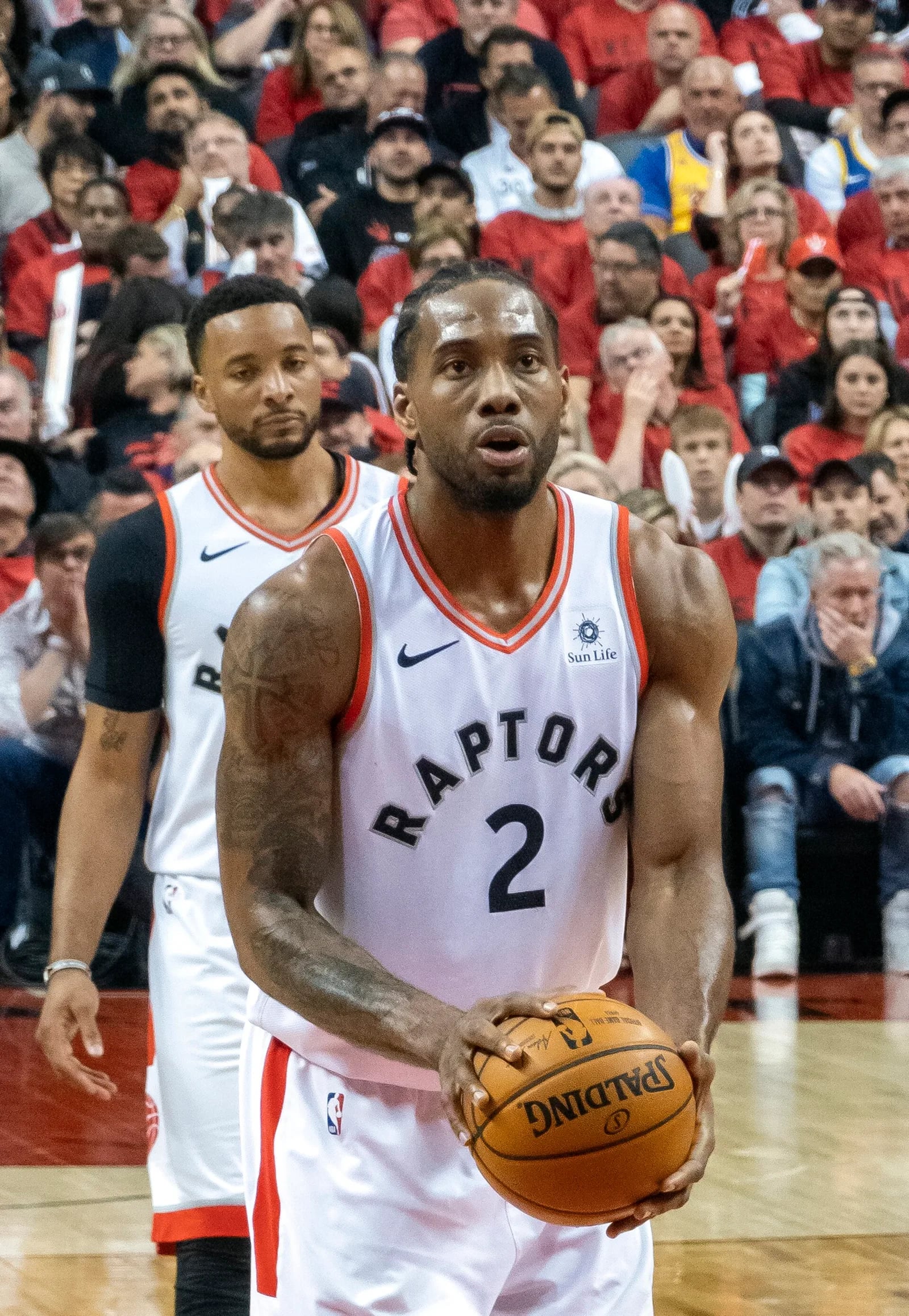 Kawhi Leonard sigla estensione biennale da 115 milioni con i Toronto Raptors