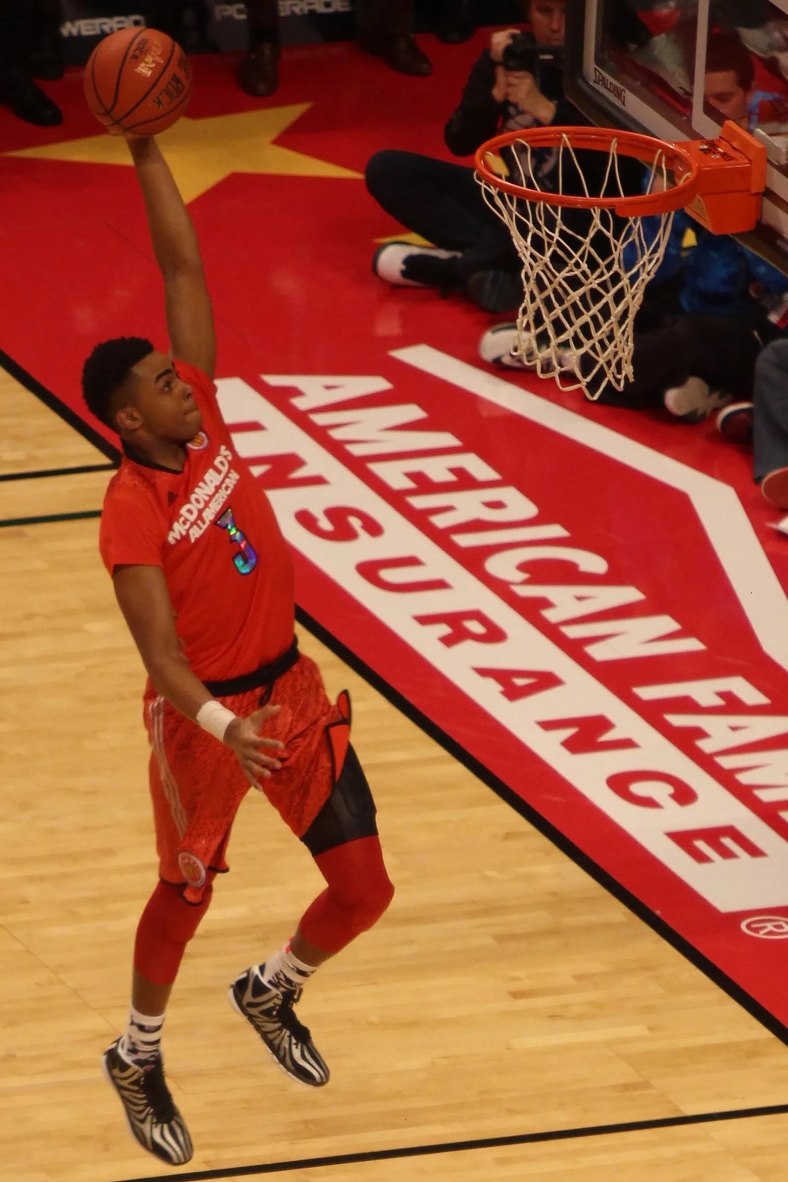 D'Angelo Russell lascia l'NBA e firma con lo Shanghai Sharks