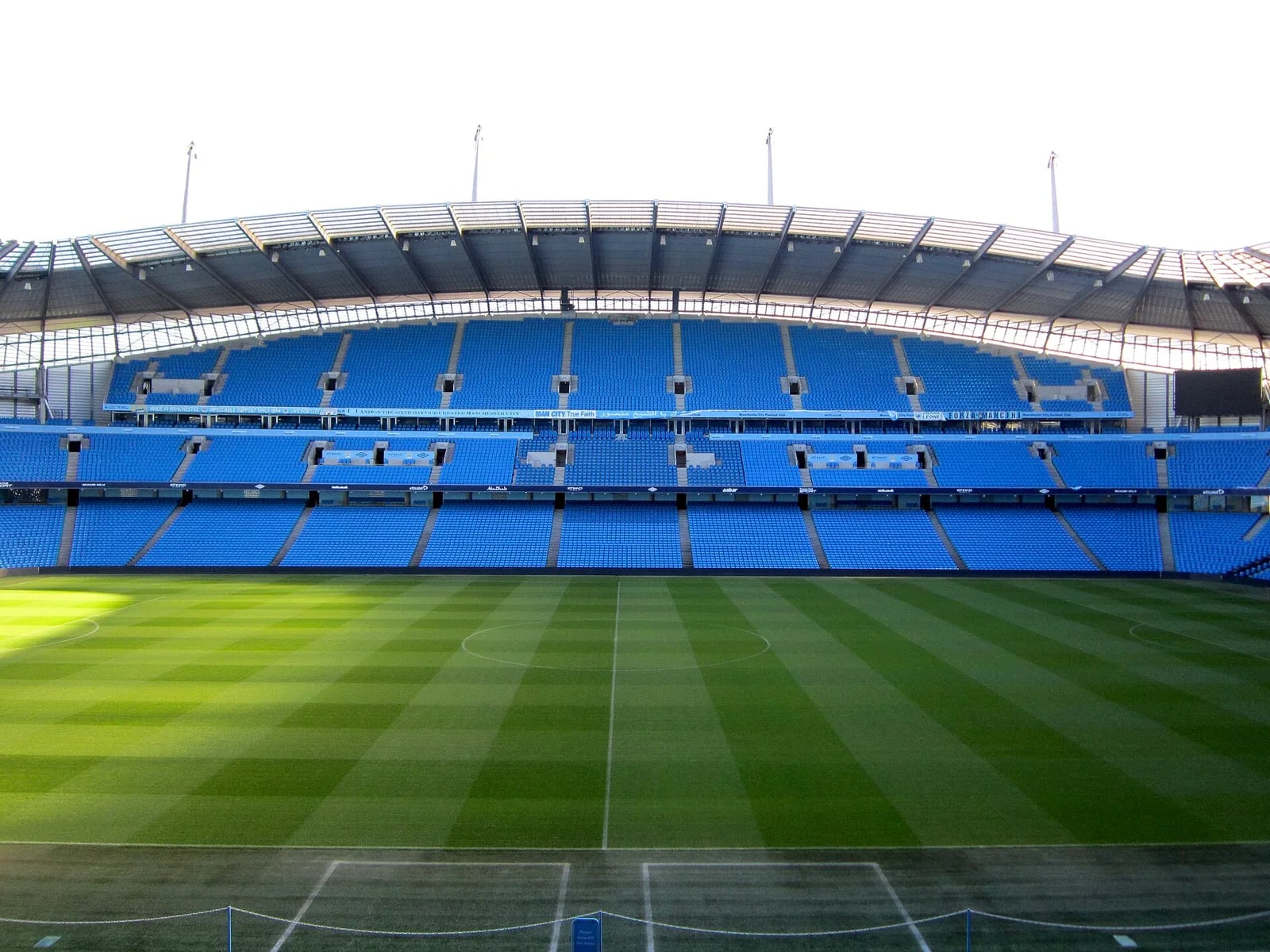 Manchester City colpevole su 114 dei 115 capi d'accusa della Premier League per violazioni finanziarie