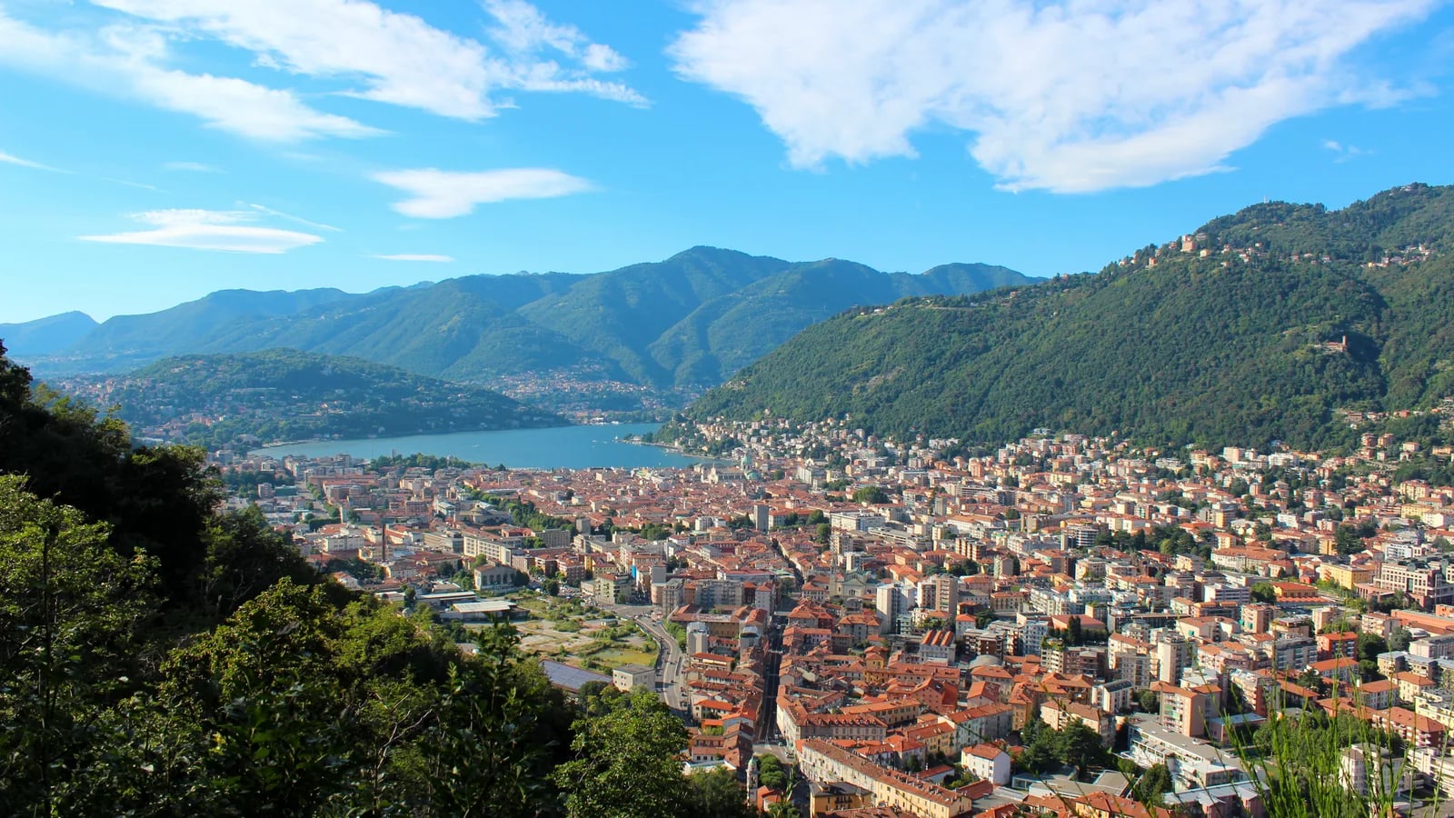 Caqueret Left Out of Como's Champions League Squad as Fabregas Calls It "One of the Hardest Days"